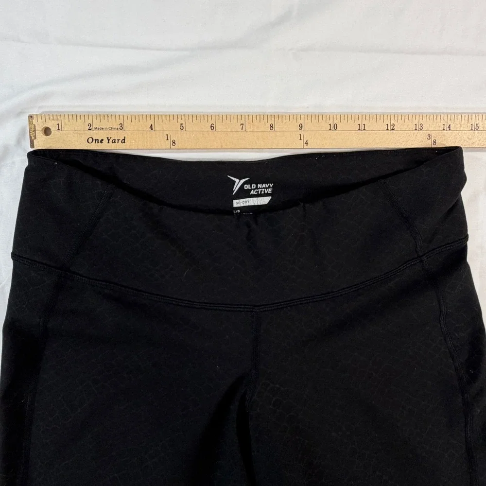 Old Navy Active Go-Dry Black Patterned Capri Leggings Womens Large Yoga Gym